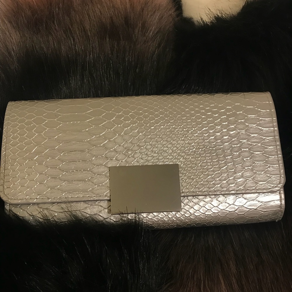 H&M Silver Clutch ✨